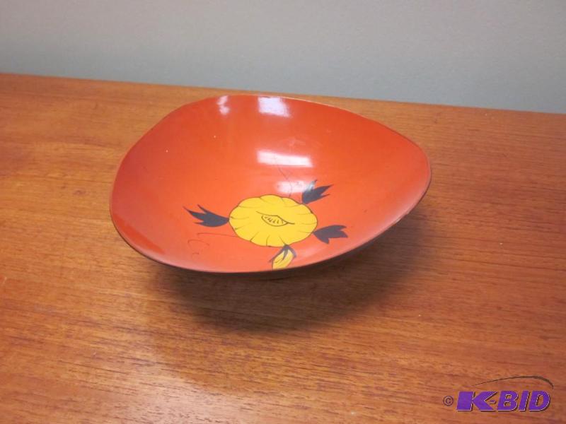 lot 72 image: Retro enamel over wood mid century bowl.  &nb...