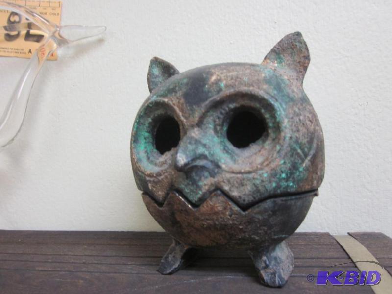 lot 85 image: Vintage 2 piece cast iron made in Japan owl c...