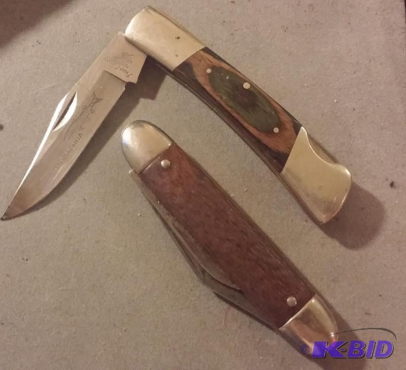lot of 2 Pocket knifes...