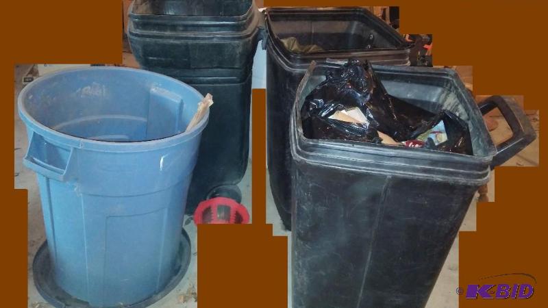 Lot of 4 large outdoor garbage cans...