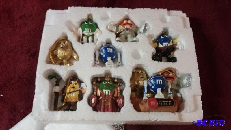 lot 136 image: STAR WARS CHOCOLATE MPIRE 8PC ORNAMENT SET. A...