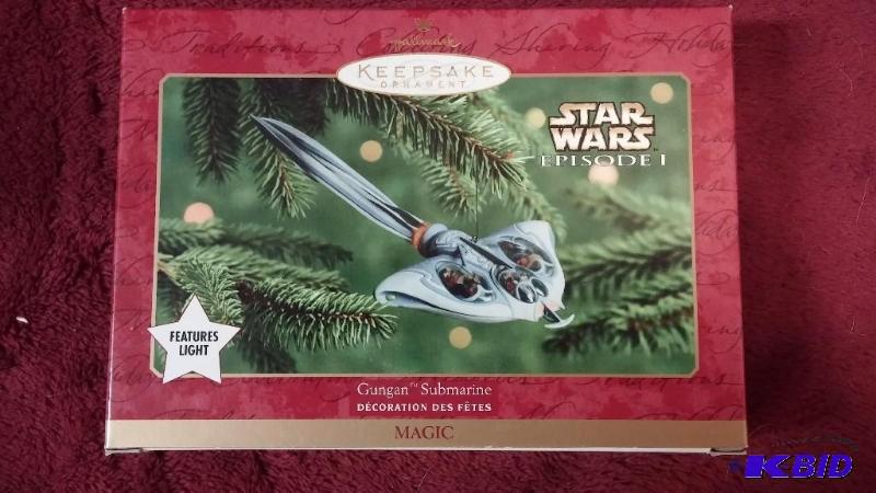 lot 145 image: HALLMARK ORNAMENT 2000 GUNGAN SUBMARINE FEATU...