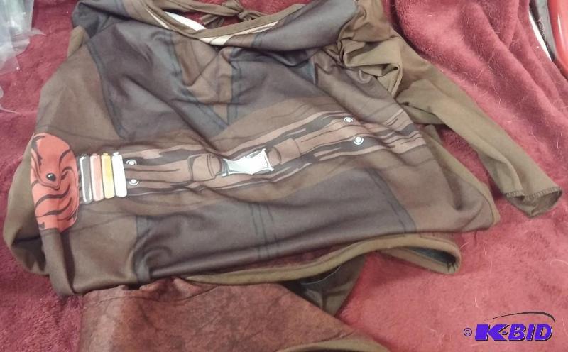 lot 157 image: VINTAGE BEN COOPER YODA KIDS PONCHO IN GREAT ...