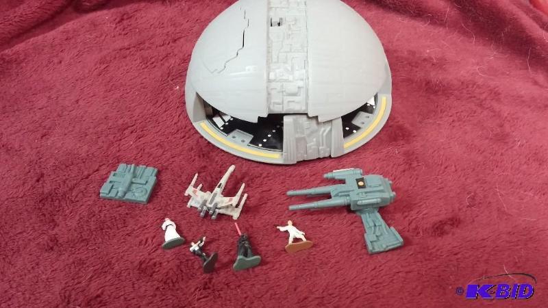 lot 158 image: STAR WARS TRILOGY. SC-FI BOOK CLUB BOOK INCLU...