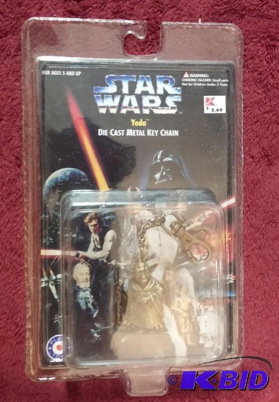 lot 172 image: STAR WARS YODA DIE CAST METAL KEY CHAIN...
