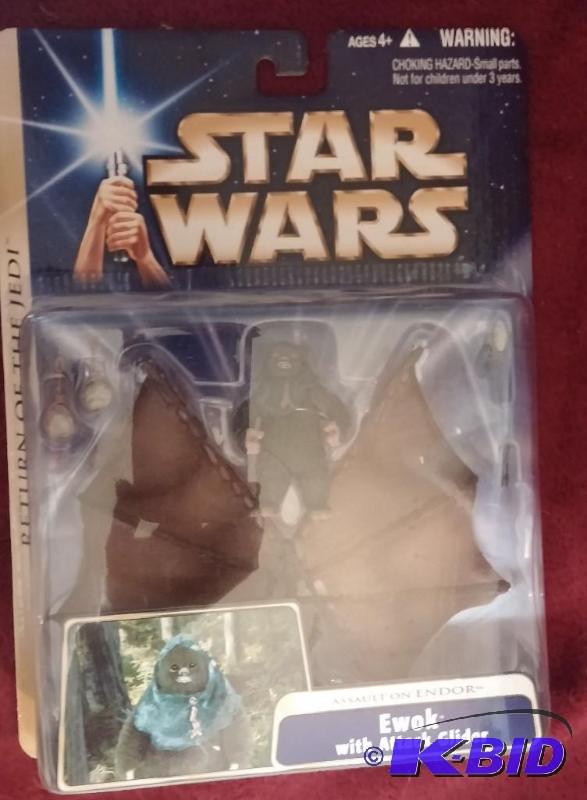 lot 33 image: STAR WARS RETURN OF THE JEDI EWOK WITH ATTACK...