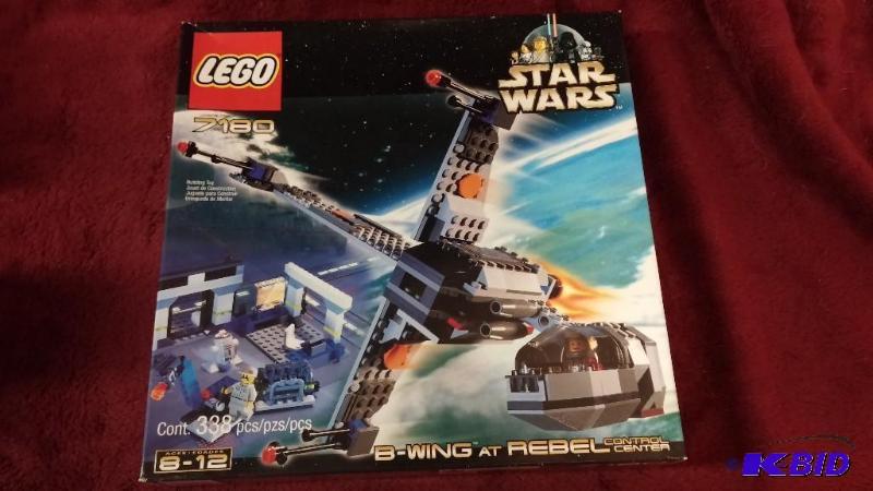 lot 39 image: STAR WARS LEGO B-WING AT REBEL CONTROL CENTER...