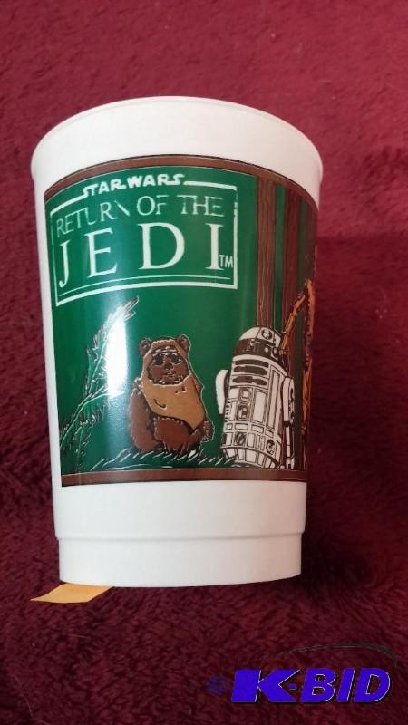 lot 47 image: VINTAGE PEPPERIDGE FARMS PLASTIC CUP EWOK VIL...