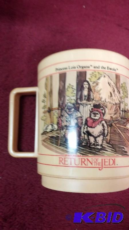 lot 49 image: VINTAGE DEKA PLASTIC MUG RETURN OF THE JEDI E...