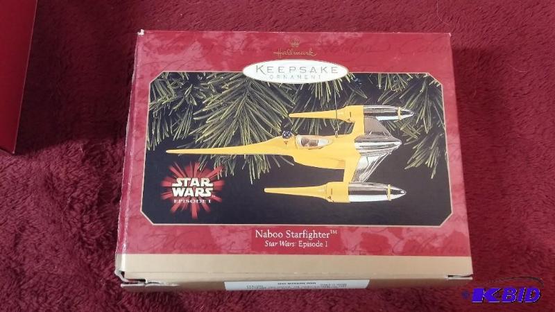 lot 56 image: HALLMARK ORNAMENT 1999 NABOO STARFIGHTER NEVE...