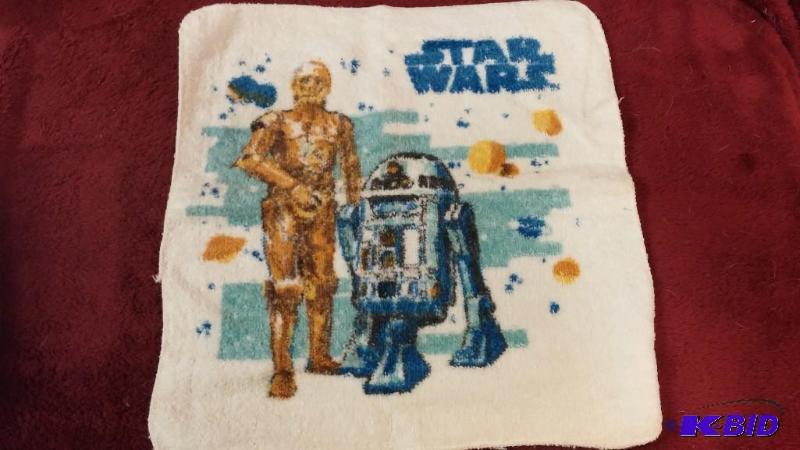 lot 66 image: VINTAGE WASHCLOTH WITH R2-D2 AND C-3PO...