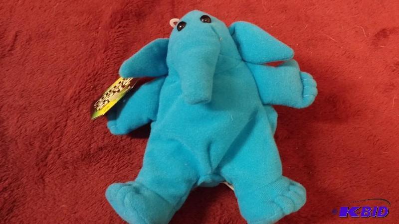 lot 92 image: STAR WARS MAX REBO PLUSH WITH TAGS...