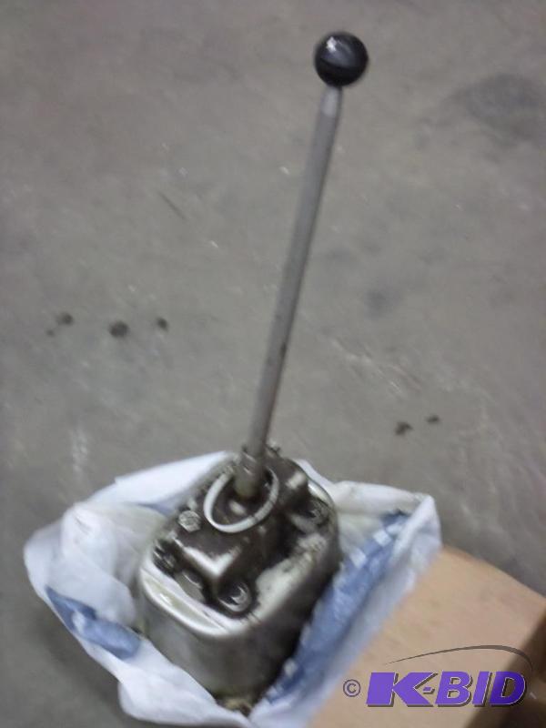 lot 106 image: Tractor Gearbox...