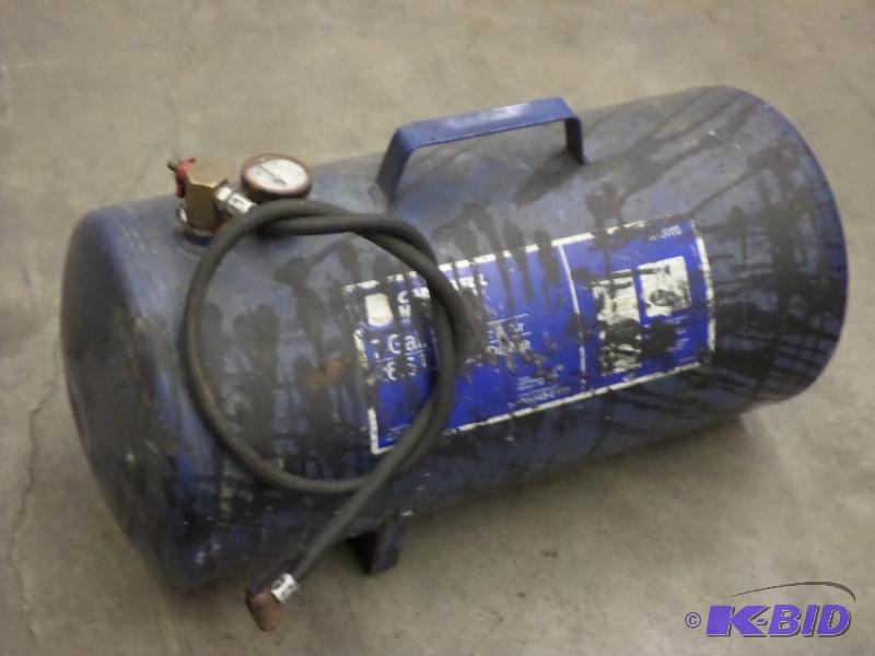lot 20 image: Campbell Hausfeld 7-Gallon Air Tank...