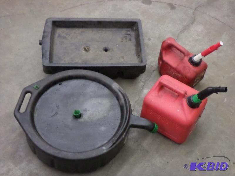 lot 30 image: Lot Of (2) Oil Cans & (2) Fuel Cans...
