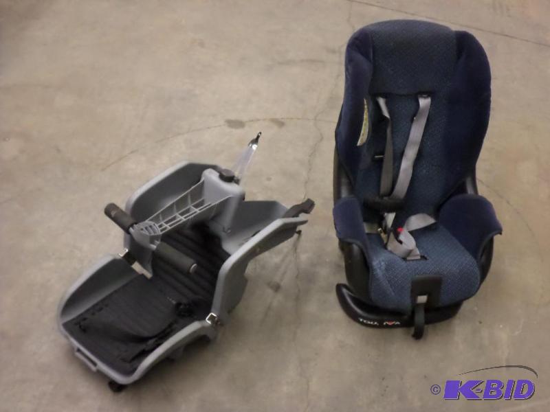lot 32 image: (1) Car Seat & (1) Bicycle Mount Toddler ...