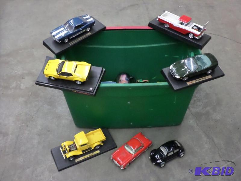 lot 34 image: Tote Of Misc Model Cars...