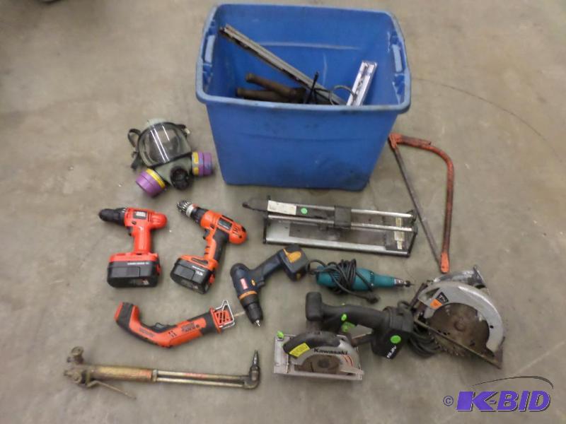 lot 37 image: Tote Of Misc Hand & Power Tools, Cutting...