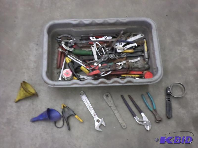 lot 47 image: Tote Of Misc Hand Tools & Etc...