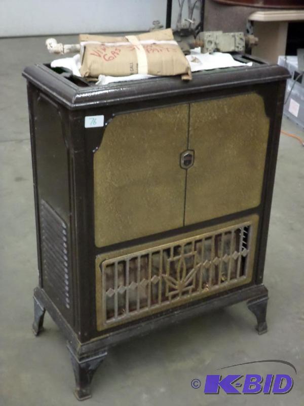 lot 76 image: Antique Estate Heatrola Gas Heater, Good Cond...