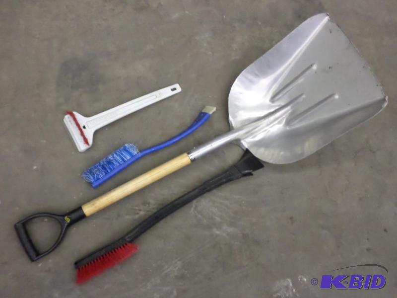 lot 83 image: Lot Of (1) Aluminum Scoop Shovel & (3) W...