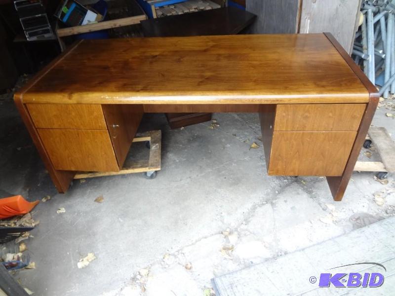 lot 1 image: Large Wooden Desk