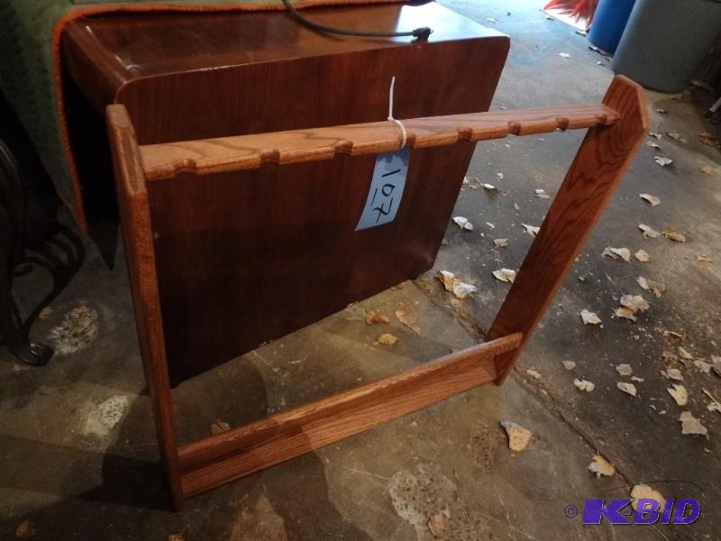 lot 107 image: Oak Pool Cue Rack