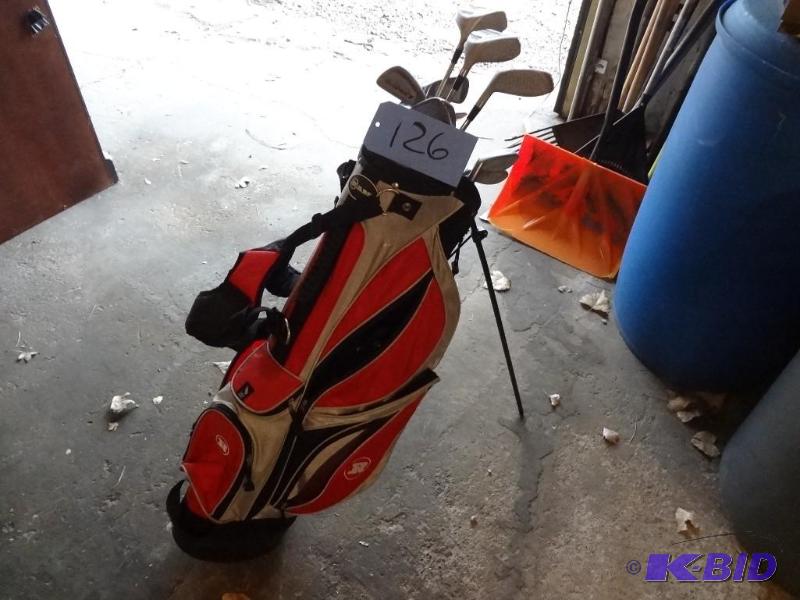 lot 126 image: Wilson Midsize Clubs wbagCaddy