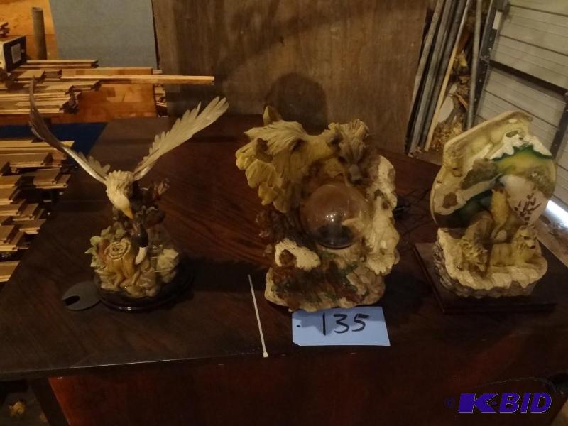lot 135 image: 3 Plastic Wildlife Pieces
