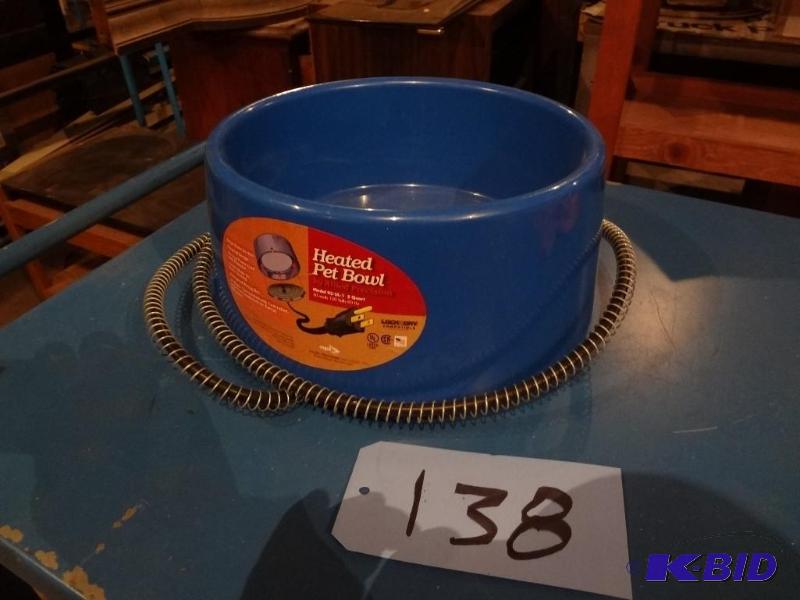 lot 138 image: Heated Pet Dish