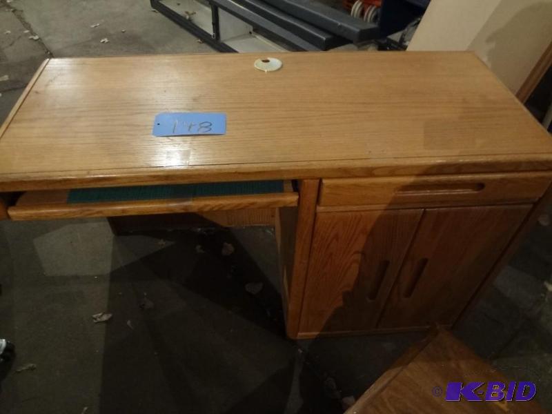 lot 148 image: Oak Desk