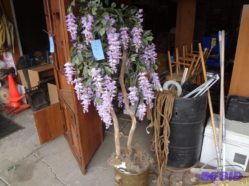 lot 165 image: Fake Plant