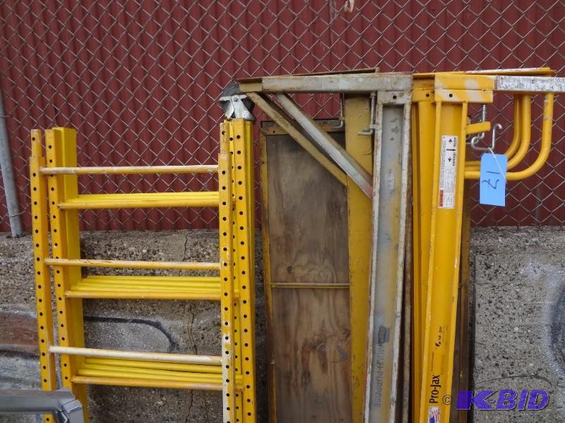 lot 17 image: Pro Jax Scaffold System