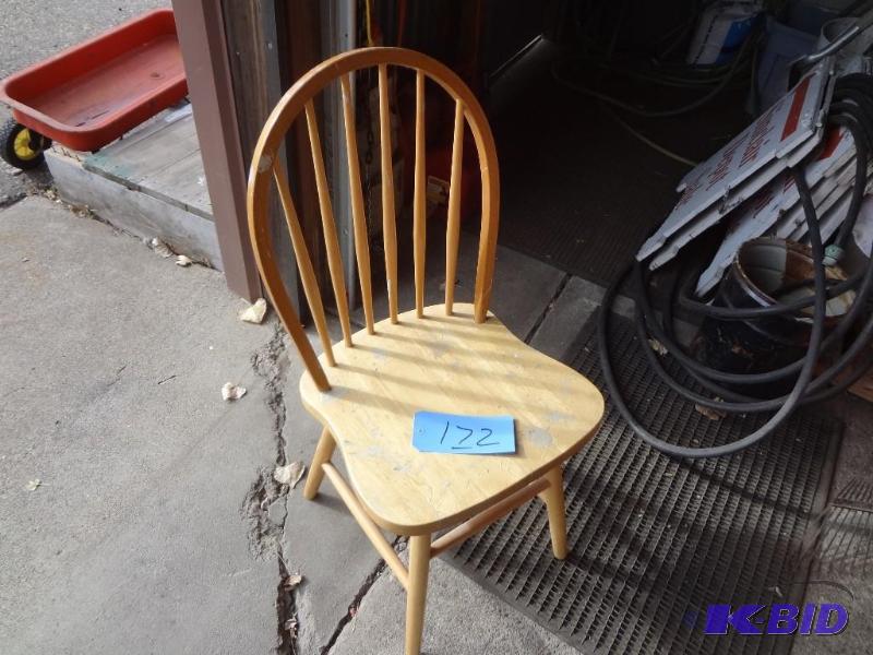 lot 172 image: (4) Oak Chairs