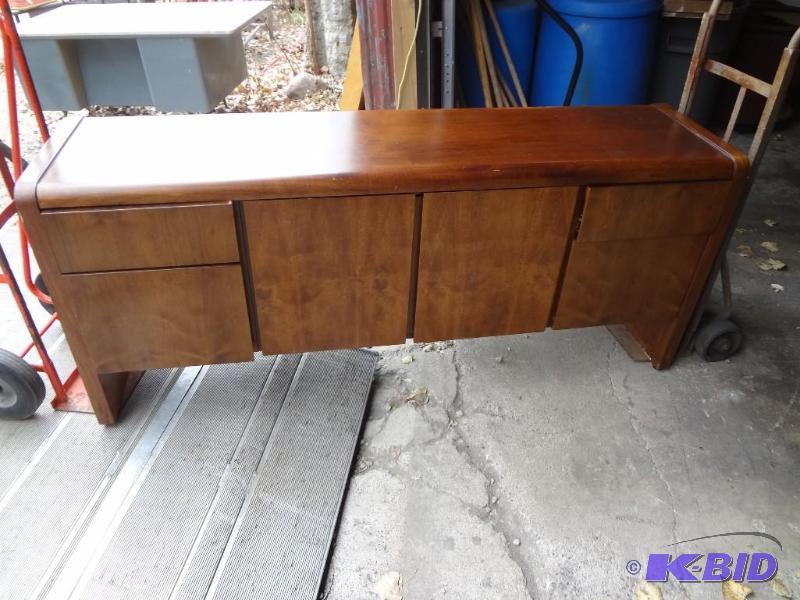 lot 2 image: Credenza