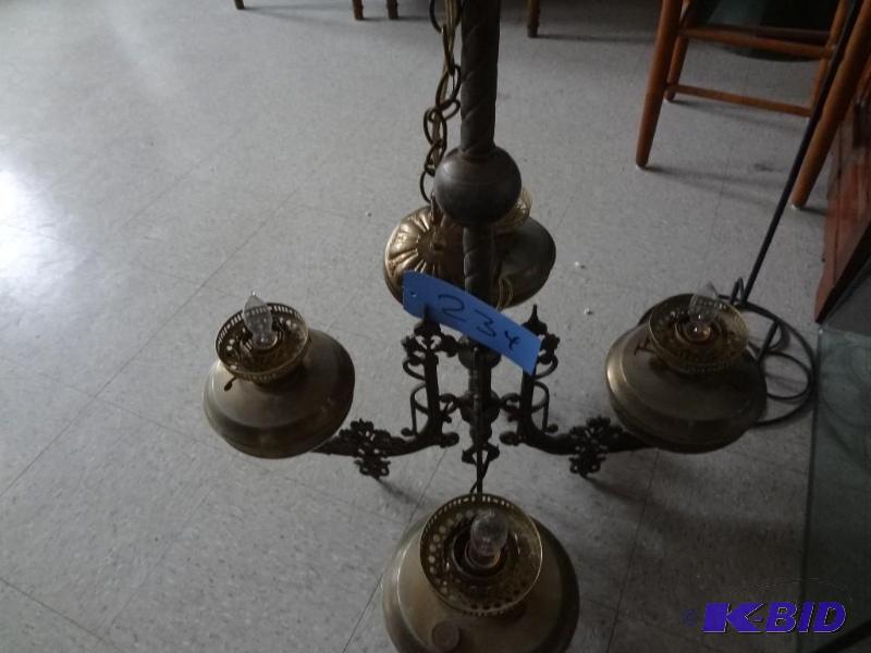 lot 234 image: Large Chandelier