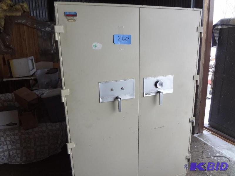 lot 260 image: Huge Safe, Diebold