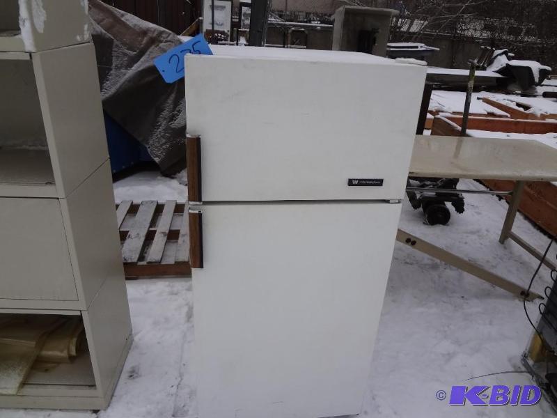 lot 275 image: Fridge