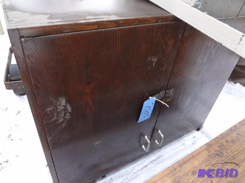lot 285 image: Wood Cabinet