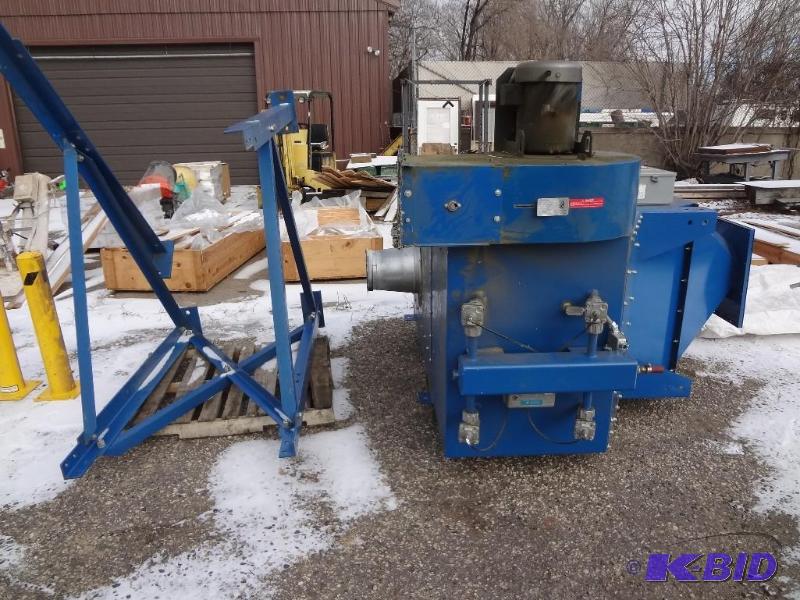 lot 286 image: Huge Industrial Air Filterexchanger wStand.  Represented as being almost new.