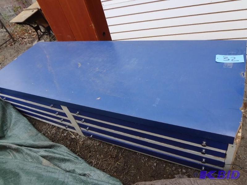 lot 32 image: Blue Drawer System