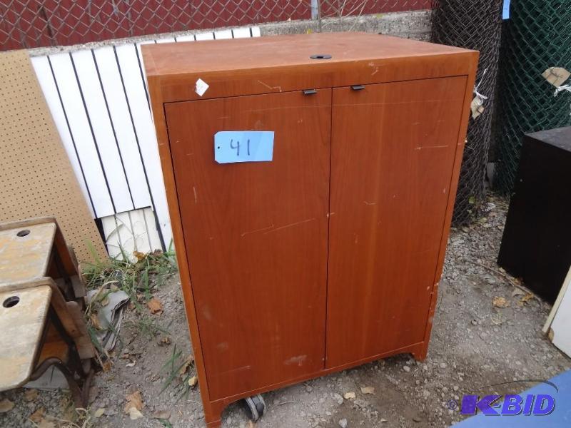 lot 41 image: Large Wooden Cabinet