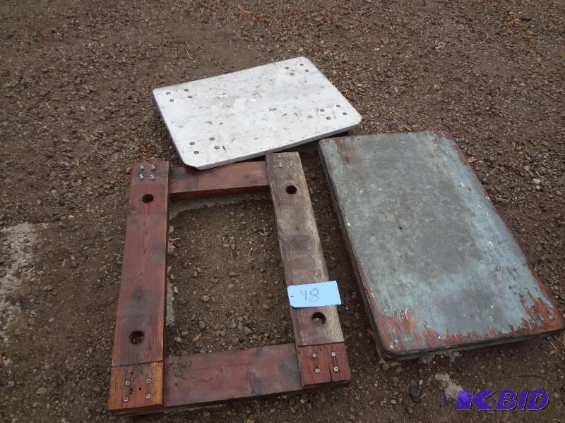lot 48 image: (3) Wheeled Dollies