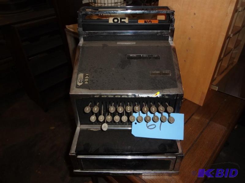 lot 61 image: Old Cash Register