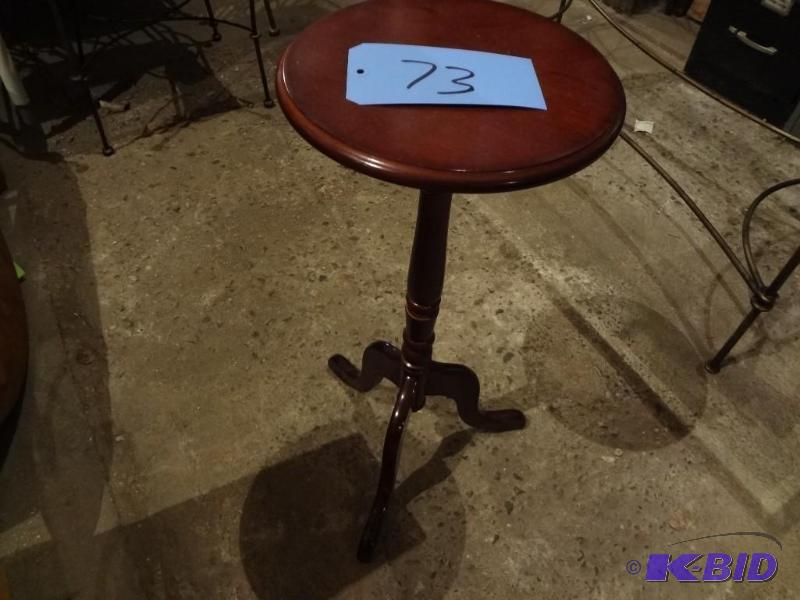 lot 73 image: TablePlant Stand