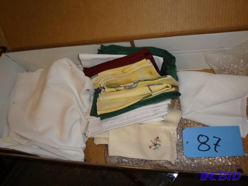 lot 87 image: Table ClothsNapkins
