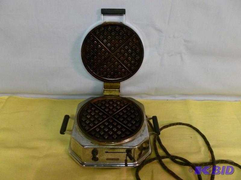 lot 101 image: Vintage Toastmaster Waffle-Master, tested and...