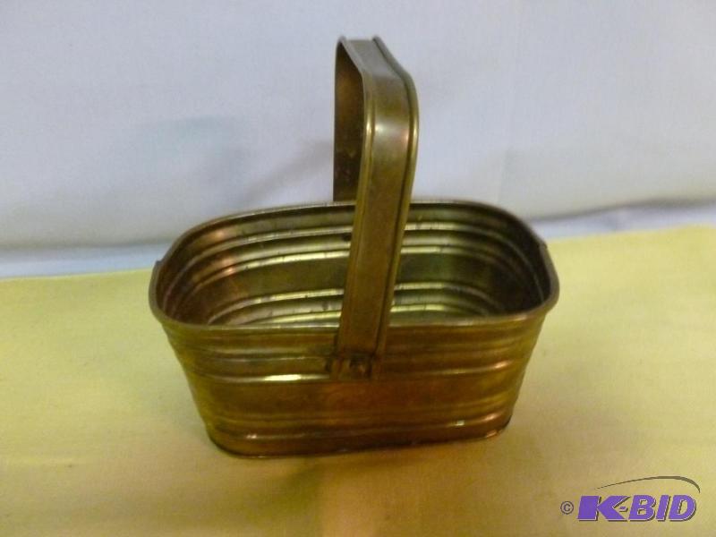 lot 117 image: Vintage brass plated metal basket that measur...