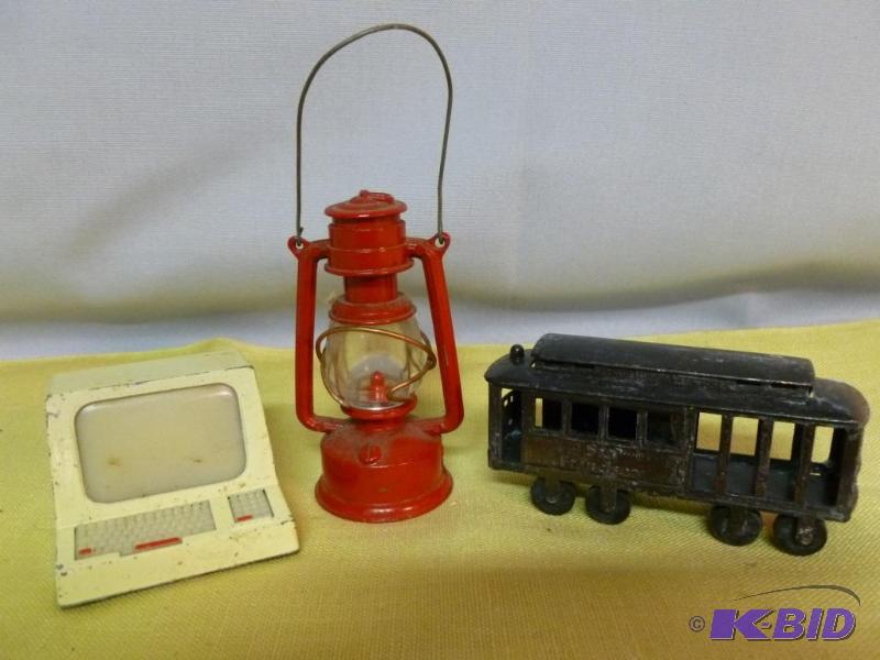 lot 121 image: Lot of three collectible die cast metal penci...