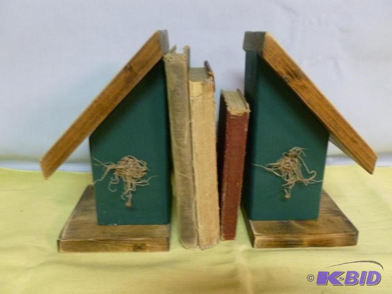 lot 123 image: Nice hand painted wooden bird house themed bo...